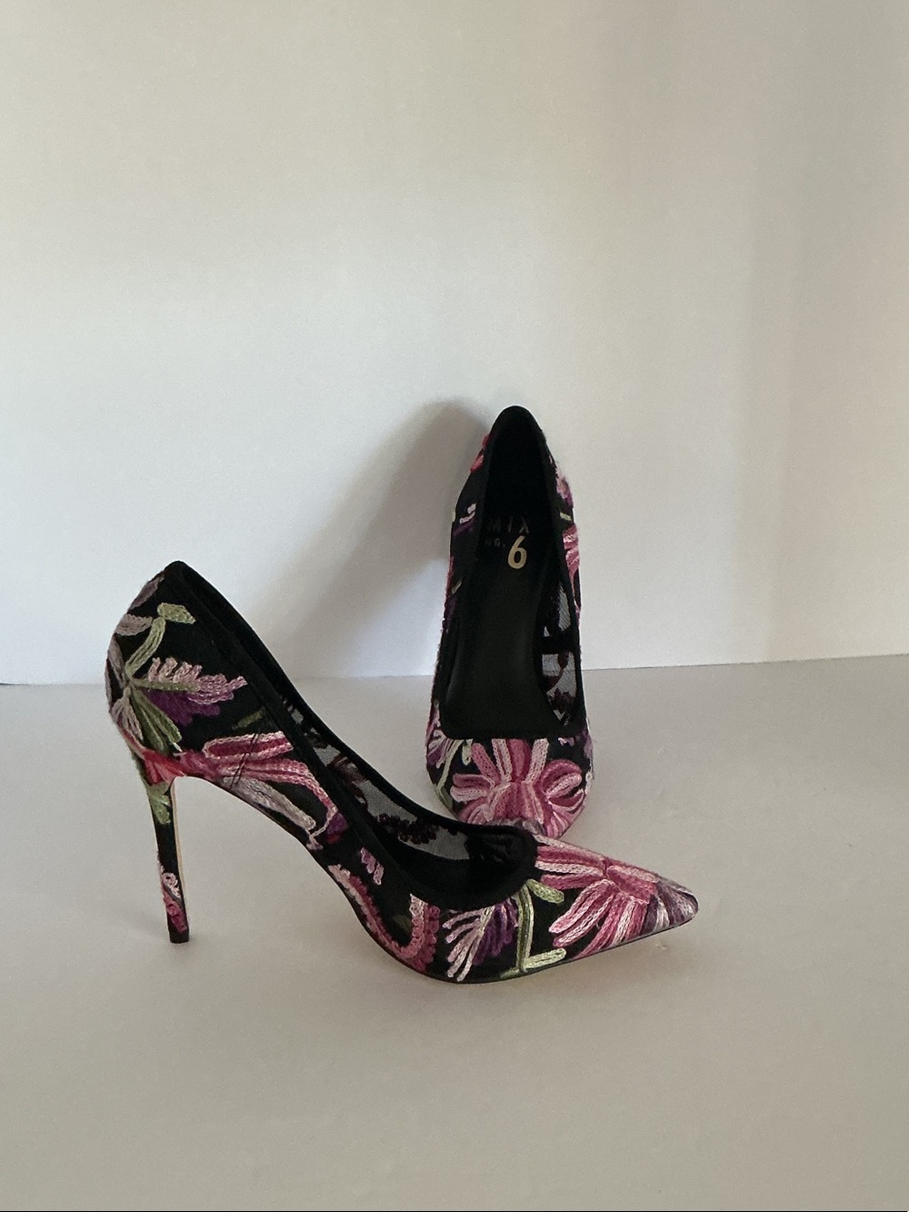 ⭐️⭐️. MIX 6 ⭐️⭐️. Pink Floral Embroidery Pump